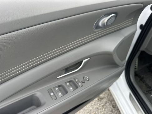 Certified 2025 Hyundai Elantra Sport image 17