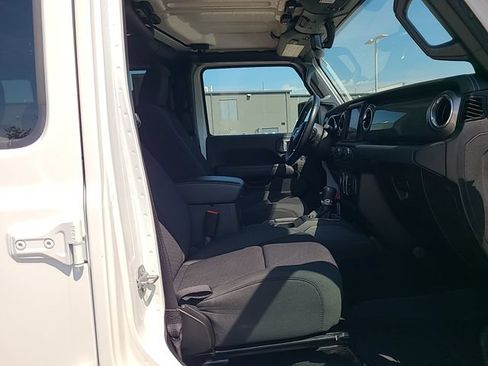 Used 2021 Jeep Wrangler Unlimited Sahara w/ Uconnect 4C Nav & Sound Group AWD/4WD image 28