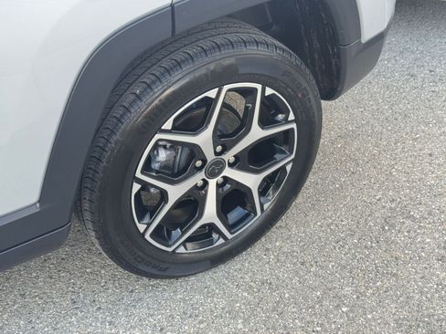 Used 2025 Jeep Compass Limited image 31