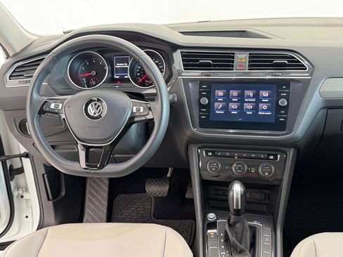 Used 2020 Volkswagen Tiguan SE w/ Panoramic Sunroof Package AWD/4WD image 28