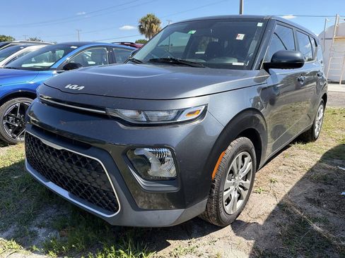 Certified 2022 Kia Soul LX FWD image 3