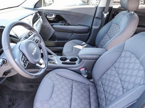 Used 2022 Kia Niro LXS w/ Digital Cluster Package image 16