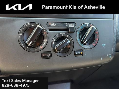 Used 2010 Nissan Versa Hatchback FWD image 11