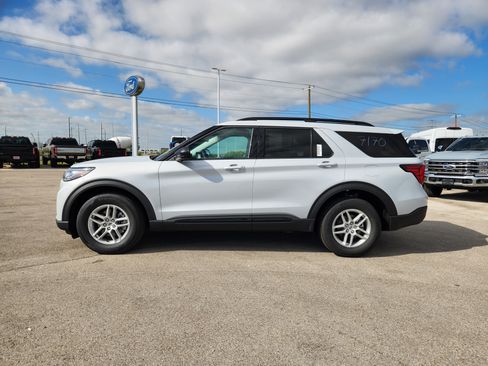 New 2026 Ford Explorer Active w/ Active Comfort Package RWD image 3