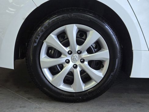 Certified 2025 Toyota Corolla LE image 5