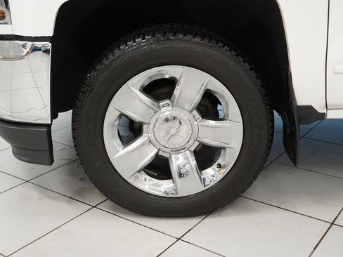 Used 2018 Chevrolet Silverado 1500 LT w/ LT Eassist Package image 13