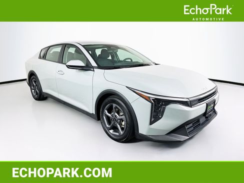 Used 2025 Kia K4 LXS image 1