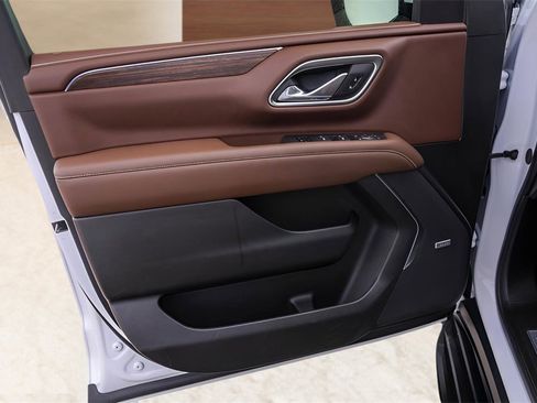 Used 2023 Chevrolet Suburban High Country image 26