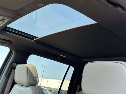 Certified 2023 GMC Yukon XL SLT w/ SLT Premium Package AWD/4WD image 9