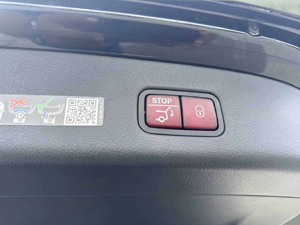Used 2025 Mercedes-Benz GLC 300 image 18