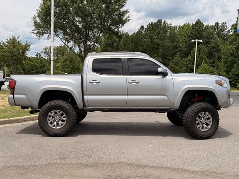 Used 2022 Toyota Tacoma SR5 w/ Technology Package RWD image 12