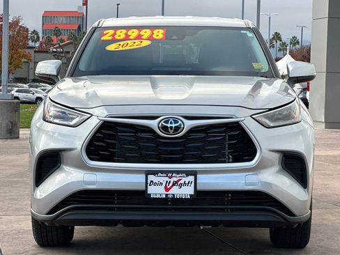Certified 2022 Toyota Highlander L image 11