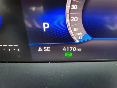Used 2024 Volkswagen Tiguan SE w/ Panoramic Sunroof Package FWD image 18
