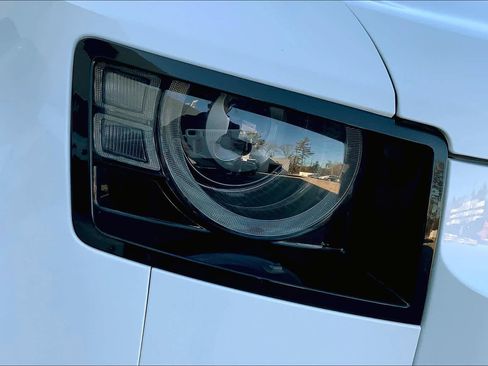 Used 2020 Land Rover Defender 110 SE image 23