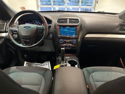 Used 2017 Ford Explorer XLT w/ Equipment Group 201A AWD/4WD image 9