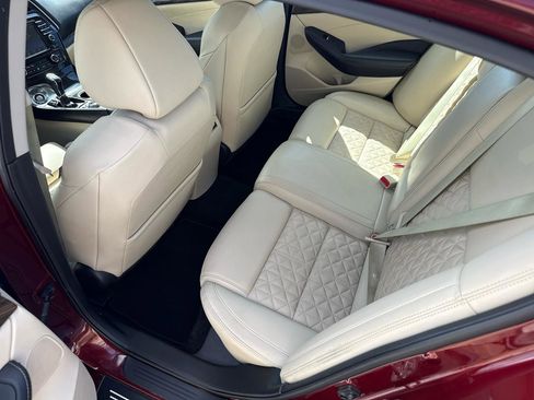 Used 2017 Nissan Maxima Platinum w/ Interior Lighting Package image 18