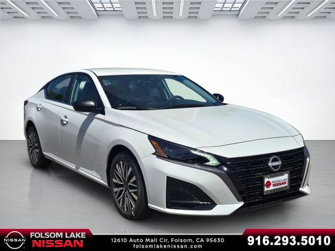 New 2026 Nissan Altima 2.5 SV FWD image 1