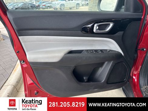 Used 2025 Jeep Compass Limited image 12