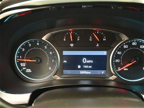 Used 2023 Chevrolet Traverse LT image 9