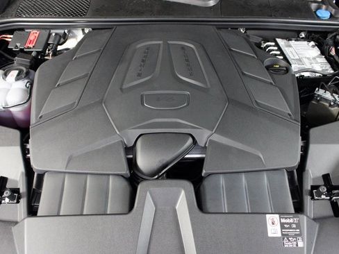 Used 2025 Porsche Cayenne Coupe image 39