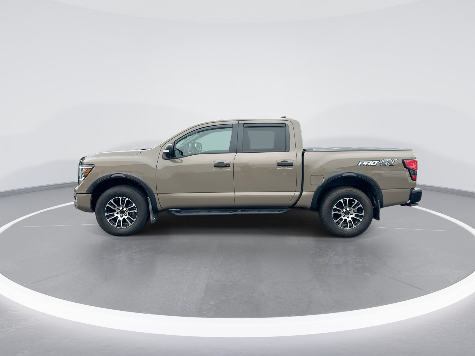 Used 2022 Nissan Titan PRO-4X w/ Pro-4x Convenience Package AWD/4WD image 6