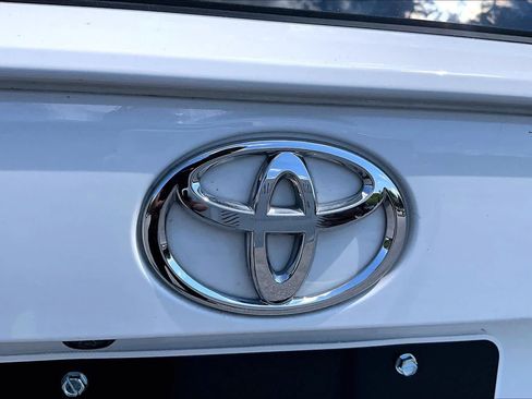 Used 2025 Toyota RAV4 XLE AWD/4WD image 30