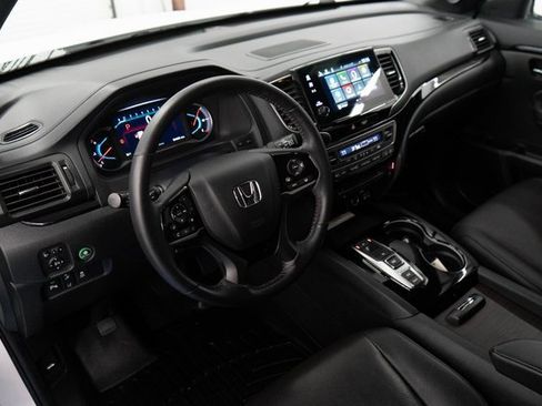 Certified 2022 Honda Pilot Black Edition image 3