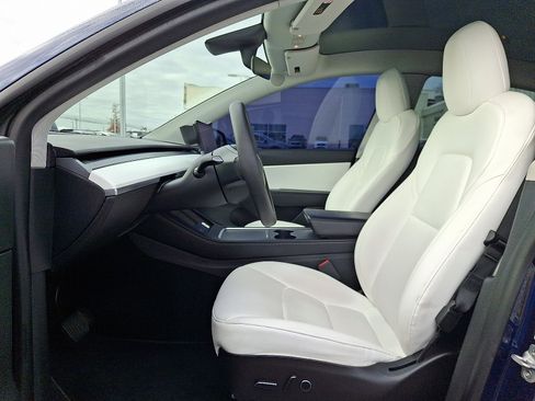 Used 2022 Tesla Model Y Long Range image 13