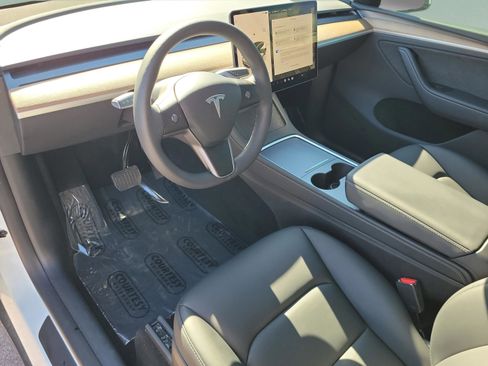 Used 2024 Tesla Model Y Long Range image 17