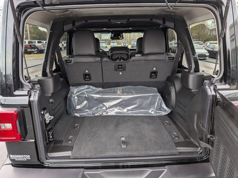 New 2026 Jeep Wrangler Unlimited Sahara AWD/4WD image 28