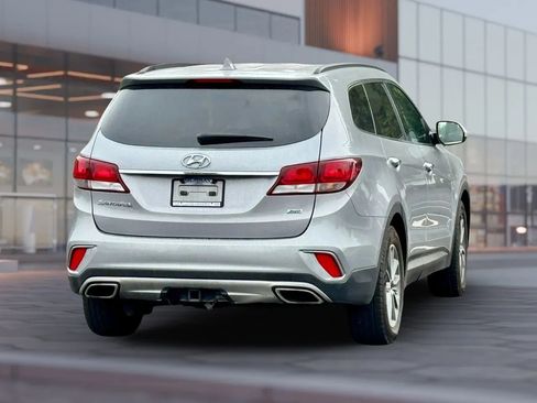 Used 2017 Hyundai Santa Fe SE image 9