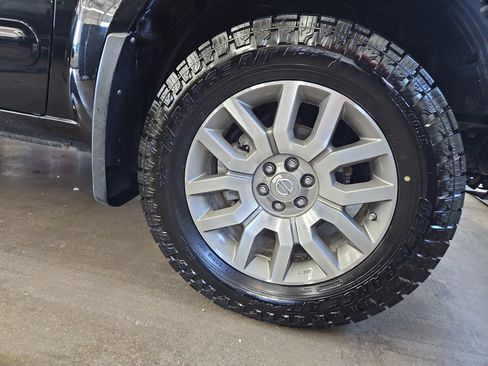 Used 2011 Nissan Frontier SL image 21