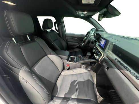 Used 2024 Toyota Tacoma TRD Sport w/ TRD Sport Upgrade Package AWD/4WD image 15
