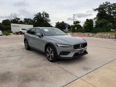 Certified 2025 Volvo V60 B5 Cross Country Plus AWD/4WD image 7