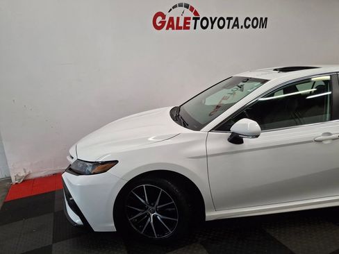 Used 2023 Toyota Camry SE AWD/4WD image 5