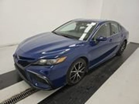 Used 2024 Toyota Camry SE FWD image 1