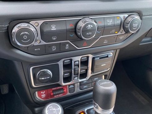 Used 2026 Jeep Gladiator Mojave AWD/4WD image 16