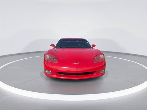 Used 2005 Chevrolet Corvette Coupe w/ Preferred Equipment Group RWD image 3