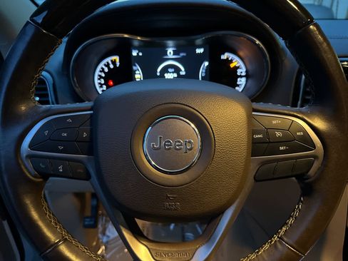 Used 2020 Jeep Grand Cherokee Overland image 24