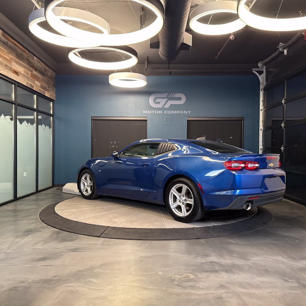 Used 2023 Chevrolet Camaro LT RWD image 5