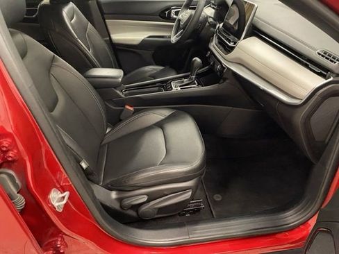 Used 2025 Jeep Compass Limited image 20