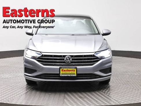 Used 2020 Volkswagen Jetta SE w/ SE Cold Weather Package FWD image 2