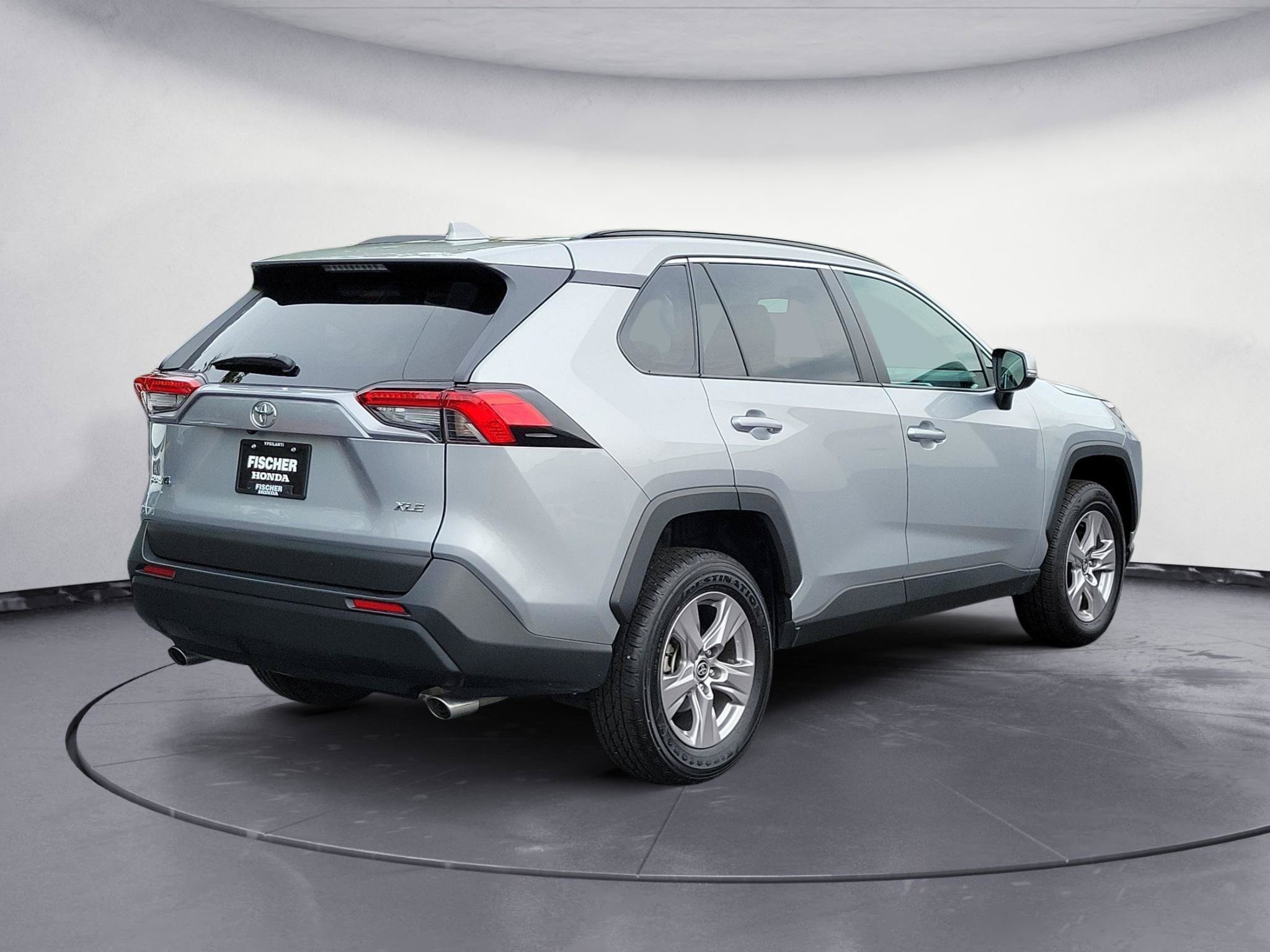 Used 2025 Toyota RAV4 XLE FWD image 3