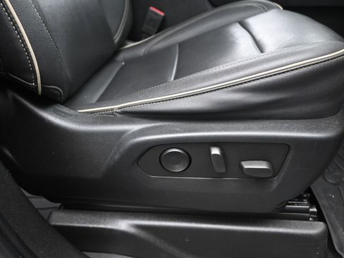 Used 2023 GMC Yukon SLT image 17