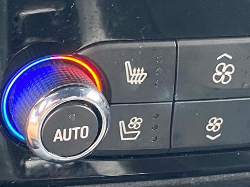 Used 2024 Buick Enclave Premium image 16