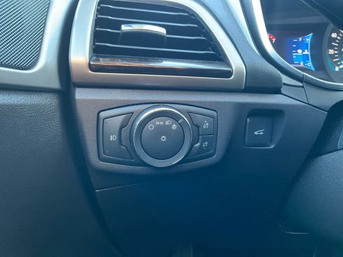 Used 2016 Ford Fusion SE w/ Equipment Group 202A image 24