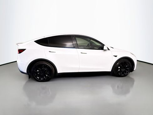 Used 2023 Tesla Model Y Long Range image 11