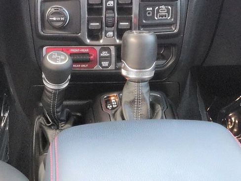 Used 2025 Jeep Wrangler Unlimited Rubicon AWD/4WD image 19