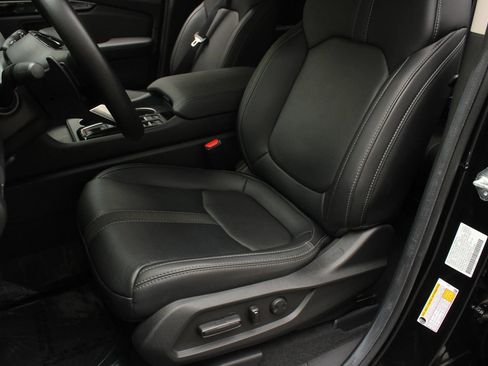 Used 2025 Honda Pilot EX-L image 17