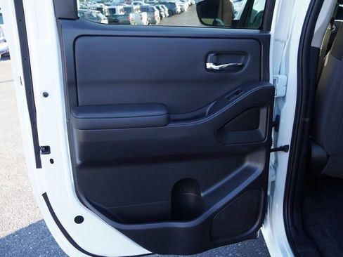 Used 2024 Nissan Frontier SV w/ Technology Package image 16